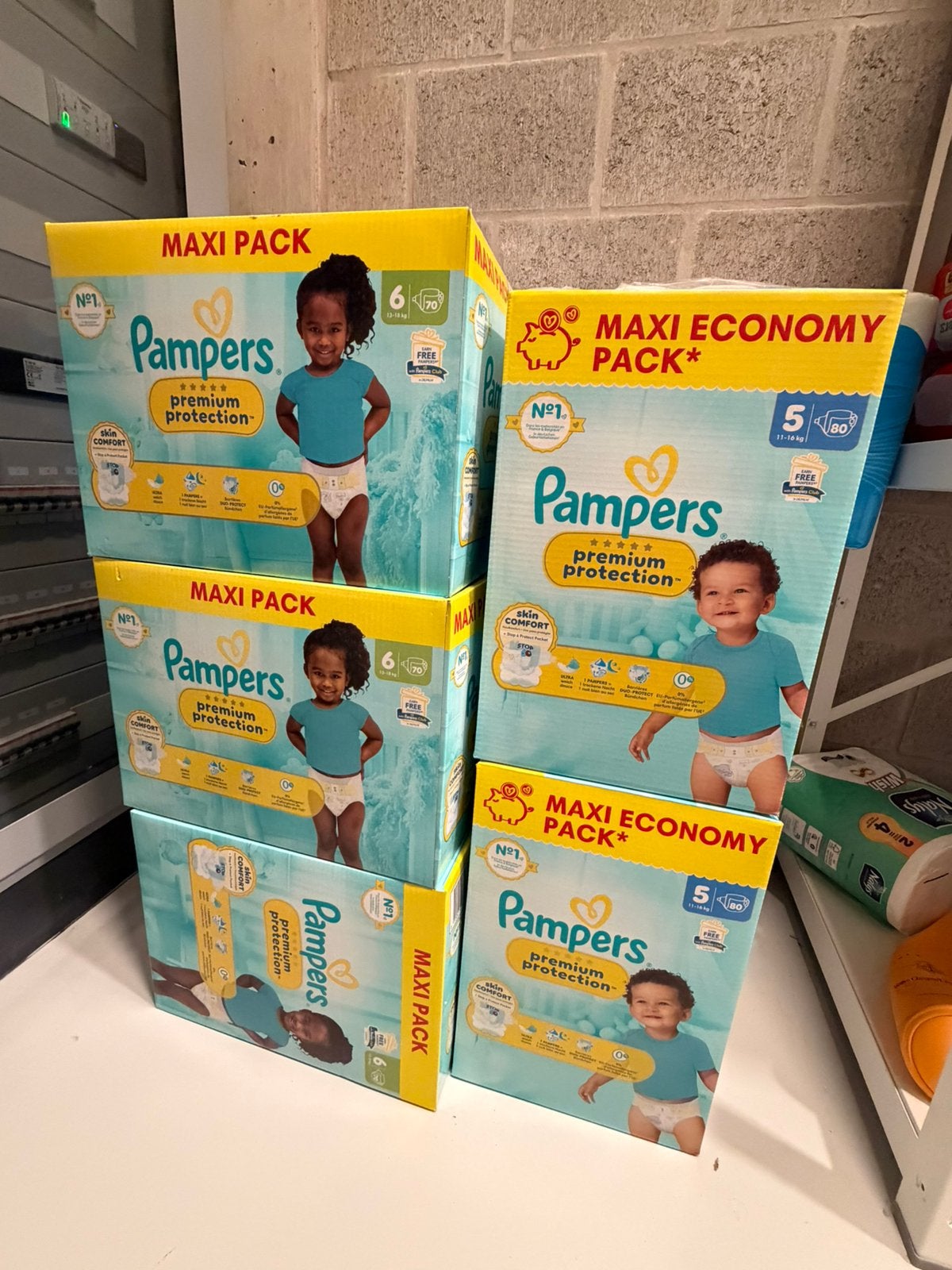 Lot pampers maat 5 en 6 met 60% korting, Kinderen en Baby's, Kinderkleding | Overige, Ophalen, Nieuw, Jongen of Meisje