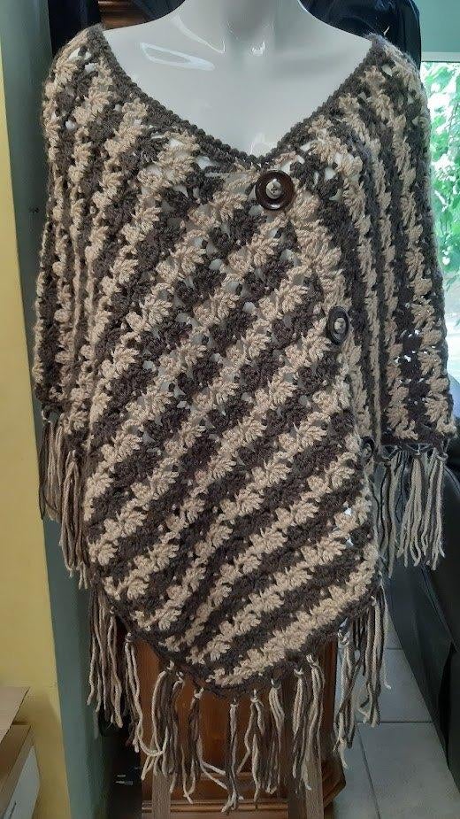 Unieke handwerk poncho stola bruin beige universele maat, Ophalen of Verzenden, Nieuw, Maat 46/48 (XL) of groter, Beige