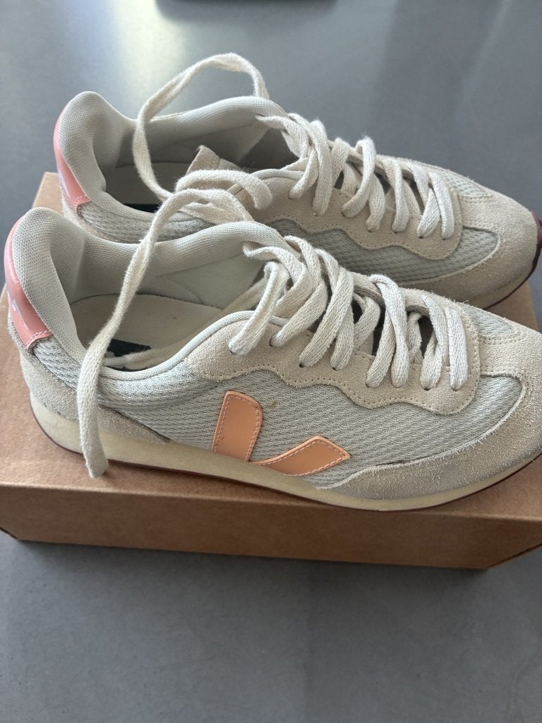 Beige sneakers van Veja maat 37, Beige, Veja, Ophalen of Verzenden, Zo goed als nieuw