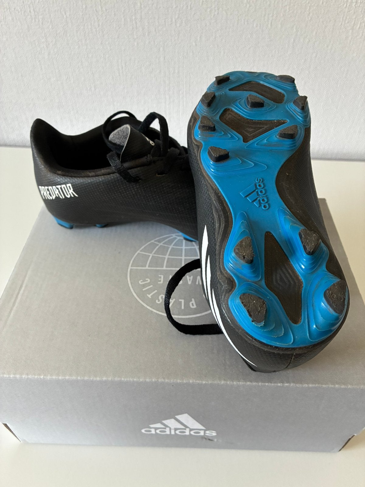 Adidas maat 29 voetbalschoenen, Sport en Fitness, Loopsport en Atletiek, Zo goed als nieuw, Adidas, Ophalen