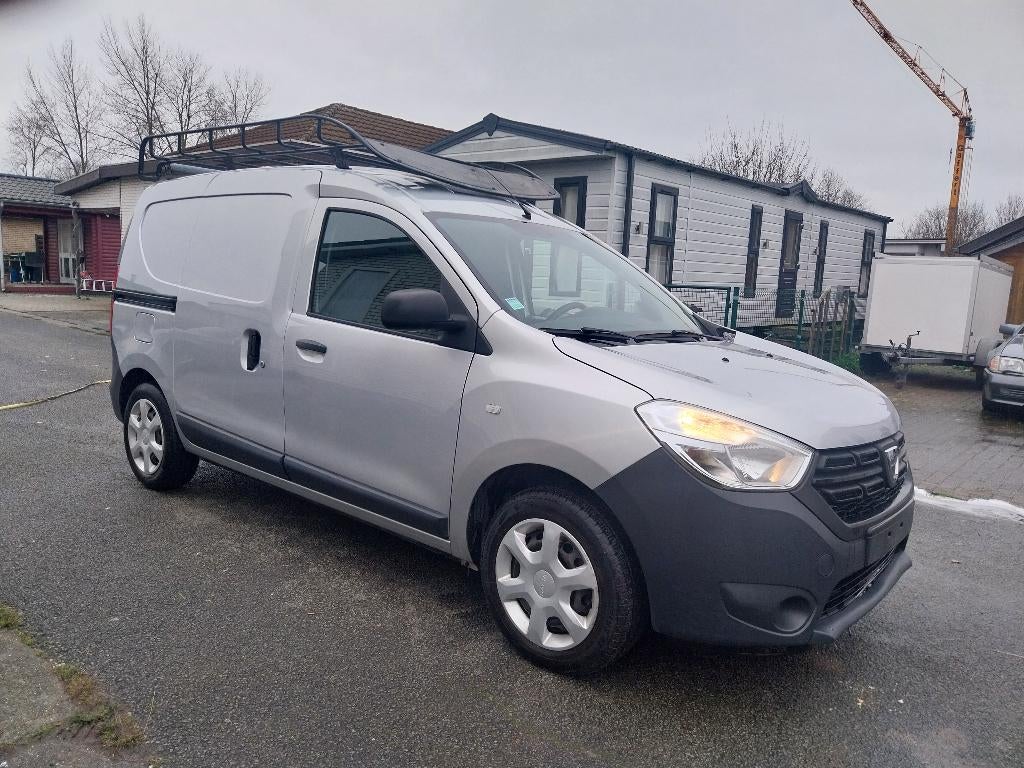 Dacia dokker lichte vracht, Autos, Camionnettes & Utilitaires, Dacia, Argent ou Gris, Euro 6, 2 places