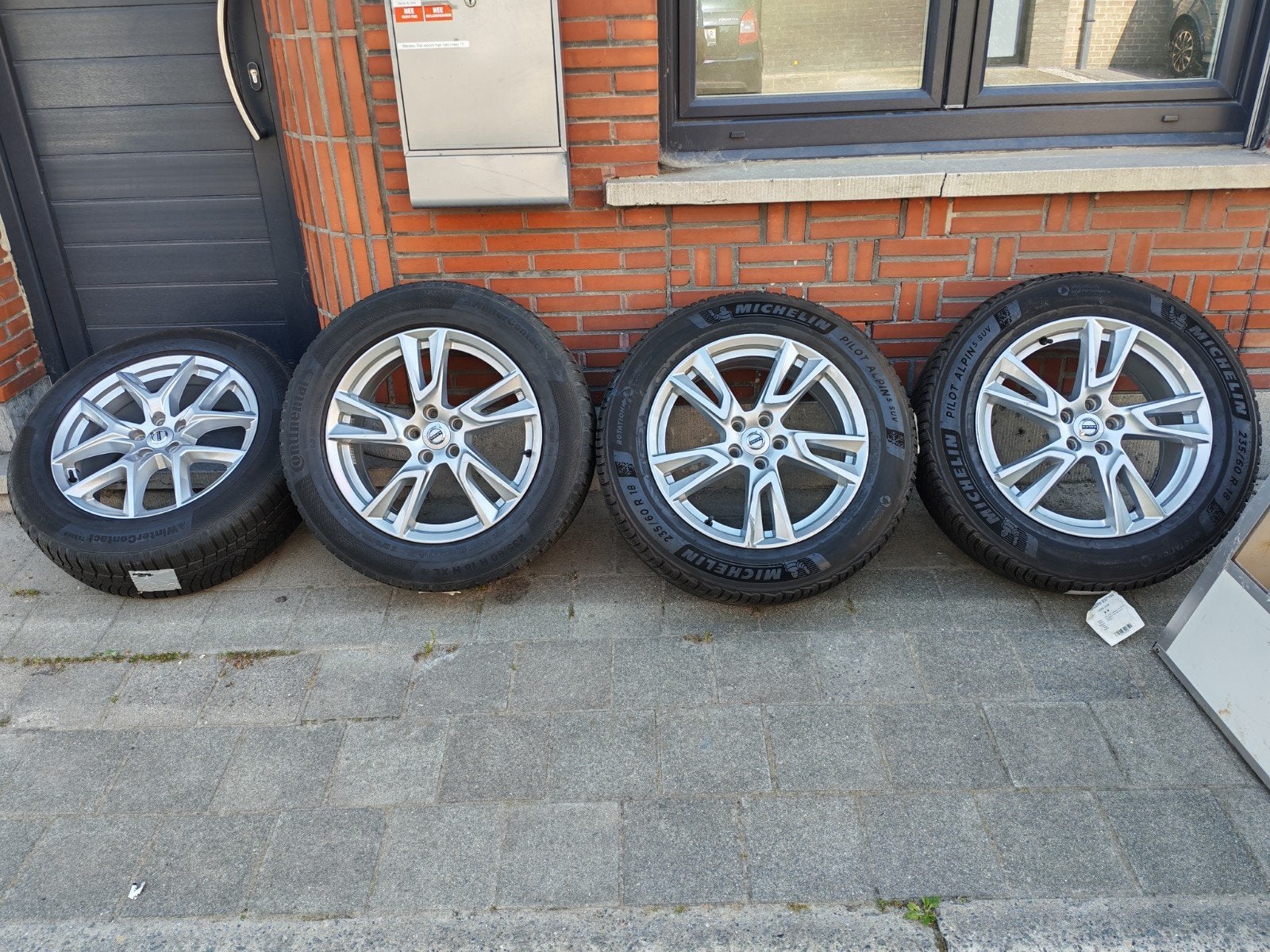Jante Volvo avec pneu d'hiver 235 60 r18, Enlèvement, Pneus hiver, Jante(s)