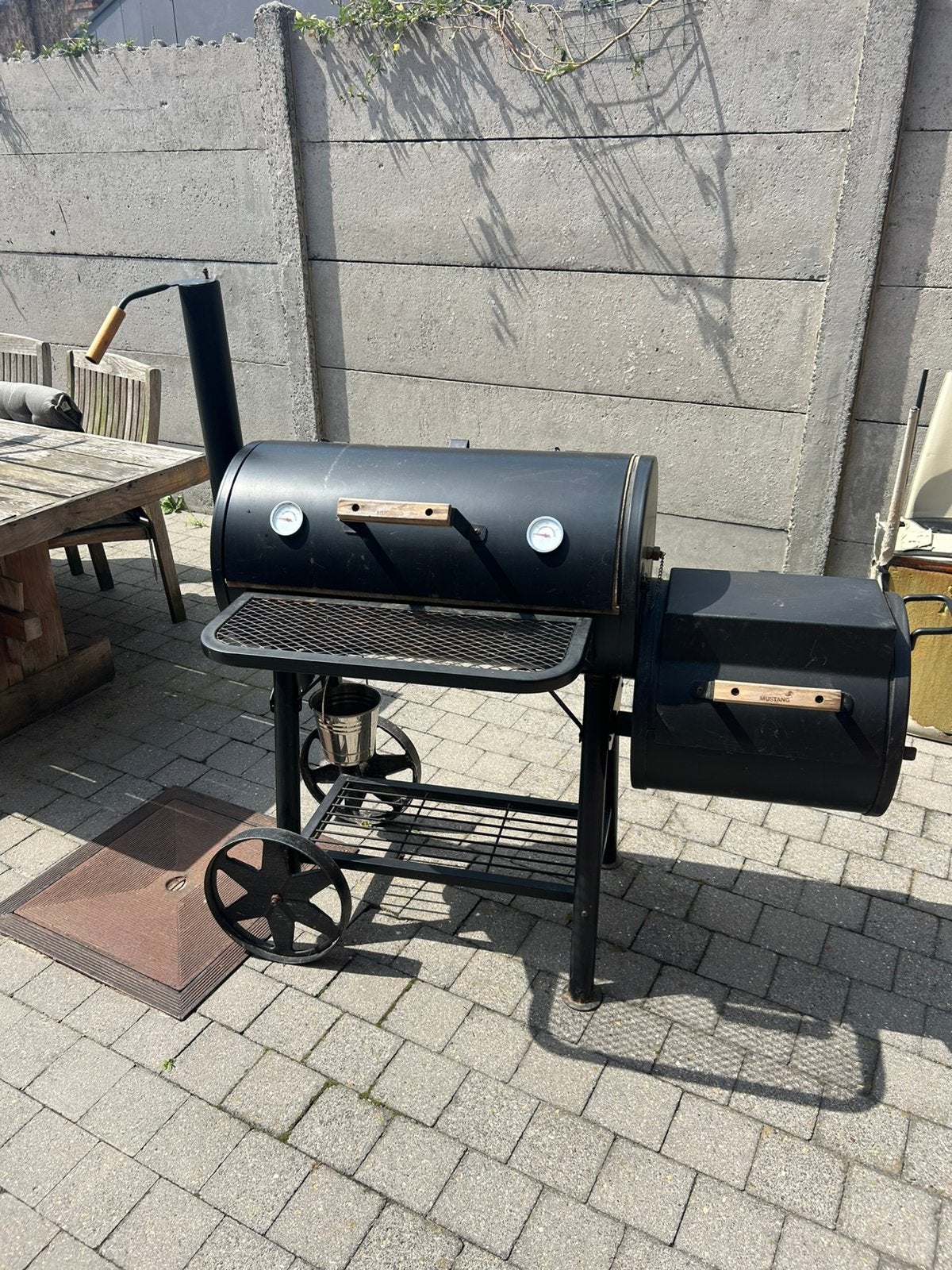 BBQ barrel smoker, Tuin en Terras, Houtskoolbarbecues, Ophalen, Zo goed als nieuw