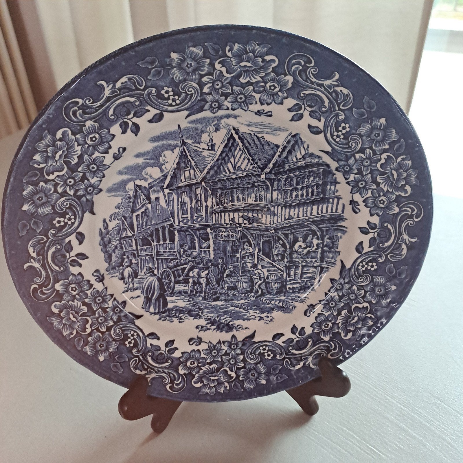 sierbord Royal Tudor Ware, Ophalen