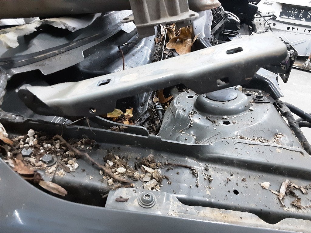 CHARNIERE DE CAPOT DROIT A1 Sportback (GBA) (32A823302), Autos : Pièces & Accessoires, Mevr. I. Hauben, Audi, Utilisé, Rue de l'Espoir 34 34
4030  GRIVEGNÉE, BE
