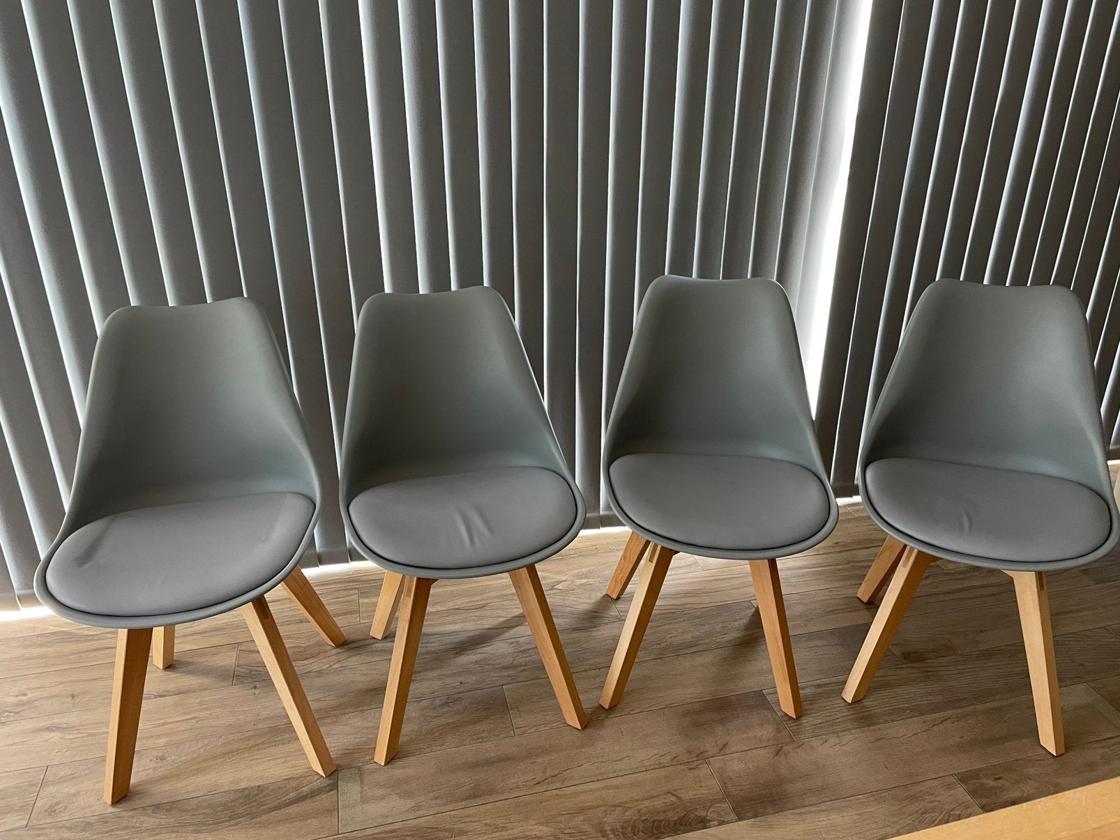 Stoelen 4 stuks van Weba, Zo goed als nieuw, Ophalen, Hout, Modern