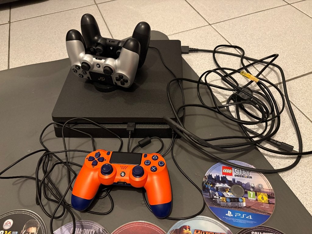 Ps4 lot met games en 3 controllers, Games en Spelcomputers, Ophalen