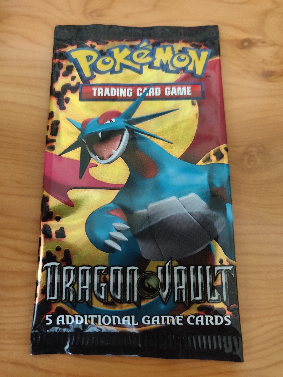 2012 Pokemon Dragon Vault booster pack Salamance, Ophalen of Verzenden, Booster