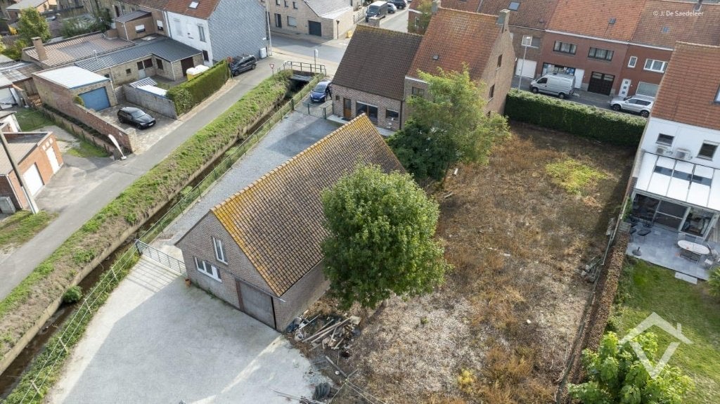Woning met naastliggend stuk bouwgrond en weide te Eernegem, 222 m², 518 kWh/m²/an, 4 pièces, Maison individuelle