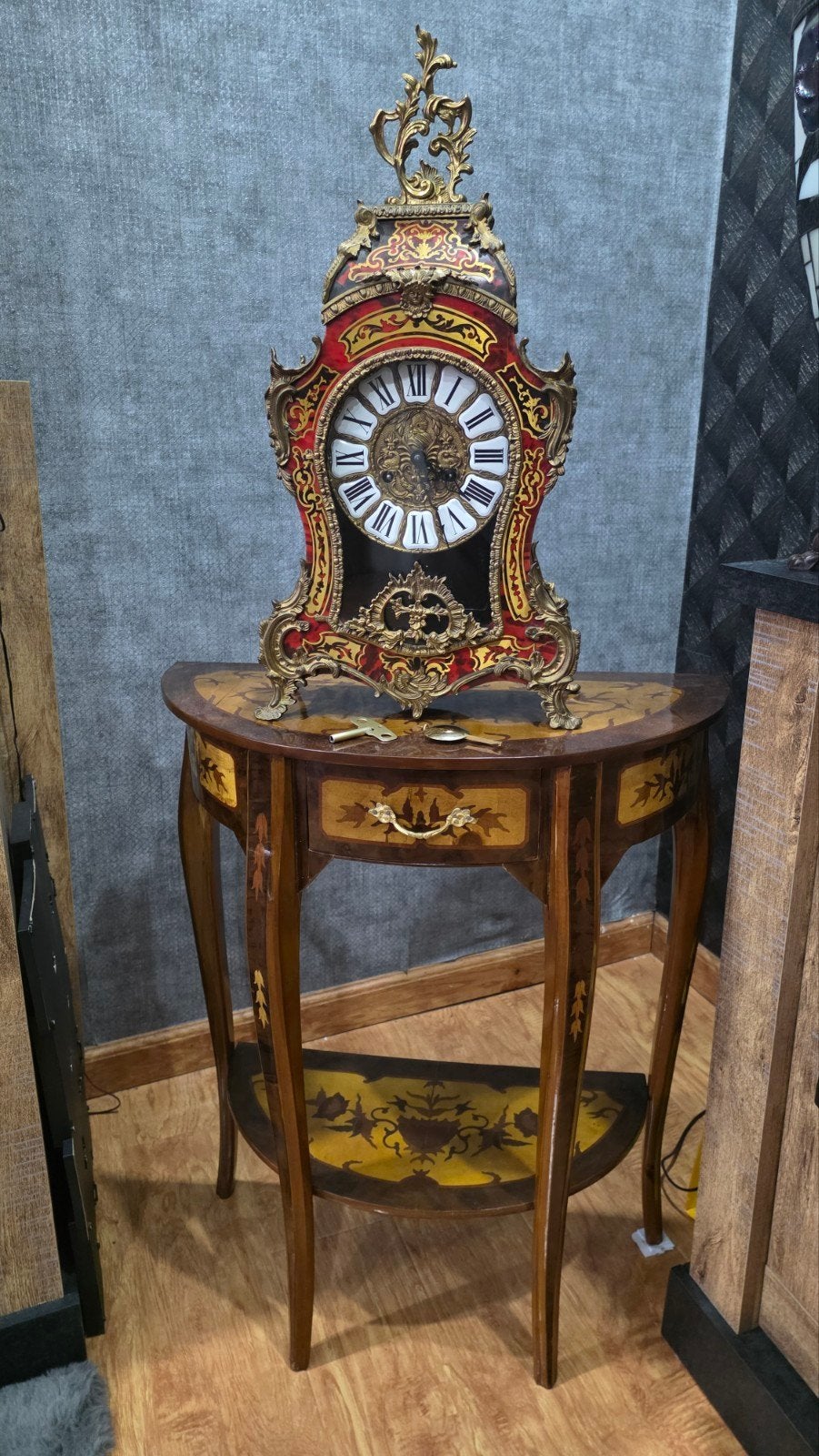 Antieke Franse Boulle tafelklok met inlegwerk en brons

in w, Antiek en Kunst, Ophalen