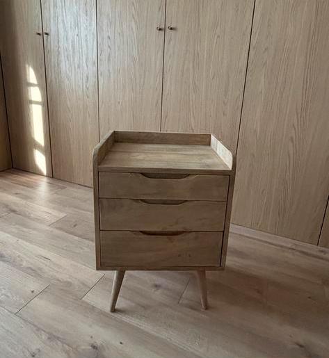 Table de chevet en bois style scandinave – design moderne, Maison & Meubles, Armoires | Commodes, Comme neuf, Enlèvement ou Envoi