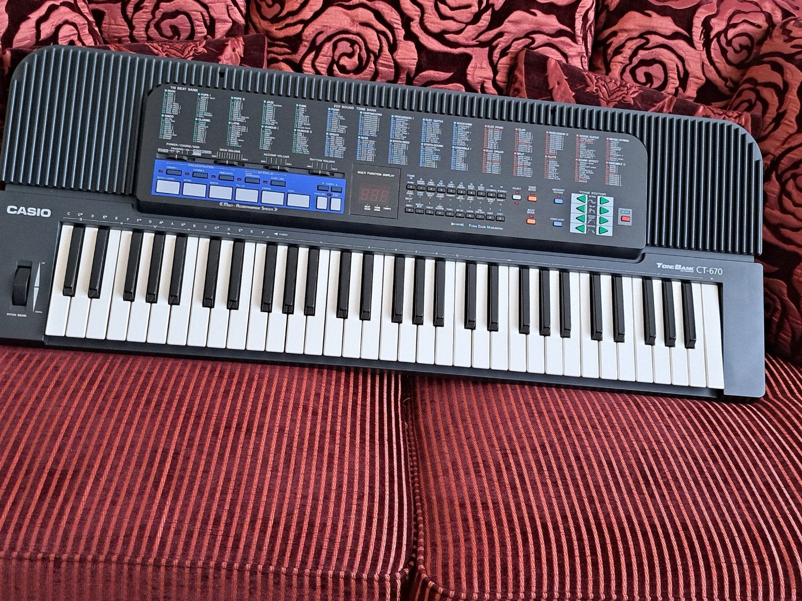 Casio ct-670 piano, met koffer en voeten., Muziek en Instrumenten, Keyboards, Ophalen, Casio