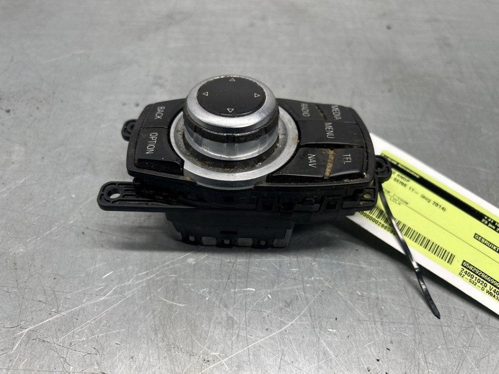 PANNEAU DE COMMANDE BORD ORDINATEUR BMW 3 serie (F30), Utilisé, BMW, Petuelring 130
80809  München, DE, Bayerische Motoren Werke AG