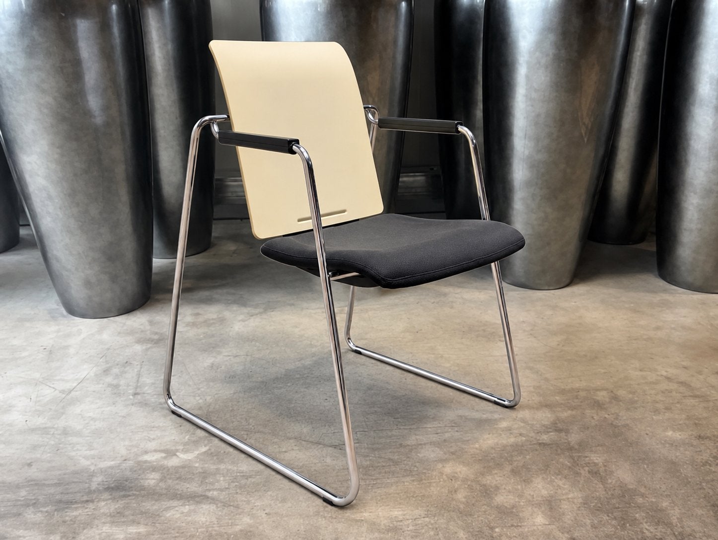 Stoel omvormbaar tot werktafel ( 18 totaal minimum per  4 ), Envoi, Comme neuf