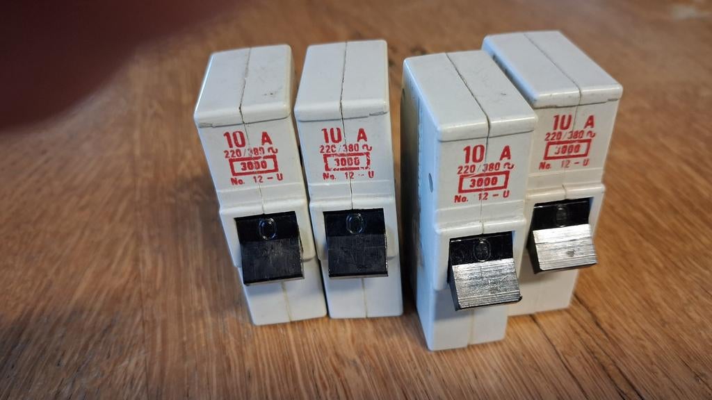 Mini-jumps, zekeringen, automaten, 5€ tstuk, Ophalen