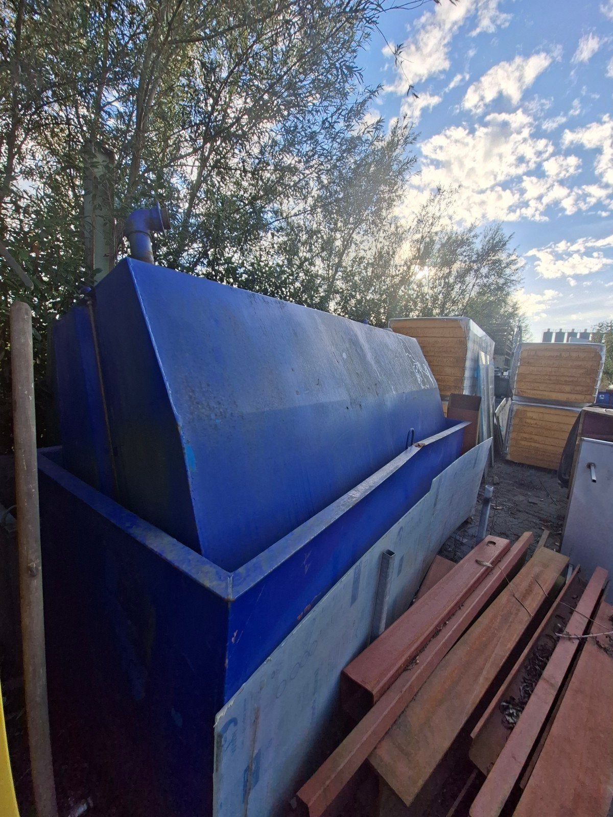 Stalen mazouttank 2500L in lekbak, Enlèvement, Utilisé