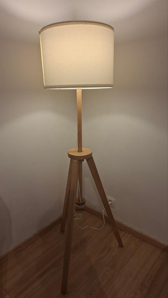 Driepoot vloerlamp in Scandinavische stijl, Ophalen, Gebruikt