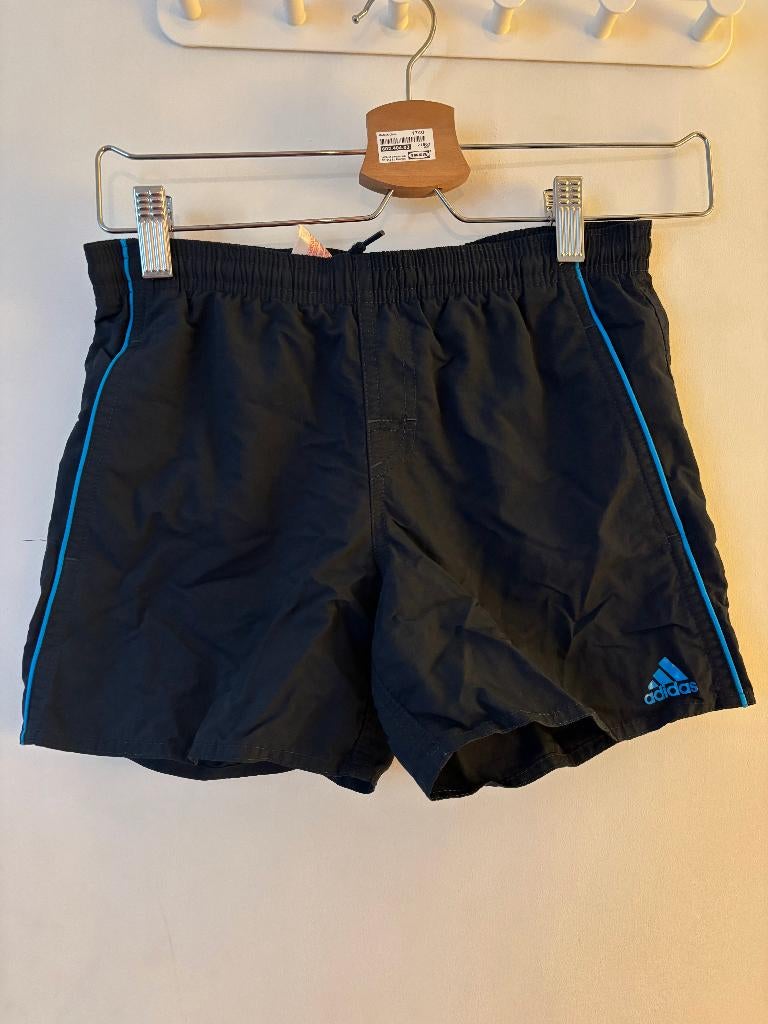 Shortje Adidas, Enfants & Bébés, Vêtements enfant | Taille 140, Pantalon, Adidas, Garçon ou Fille, Enlèvement ou Envoi