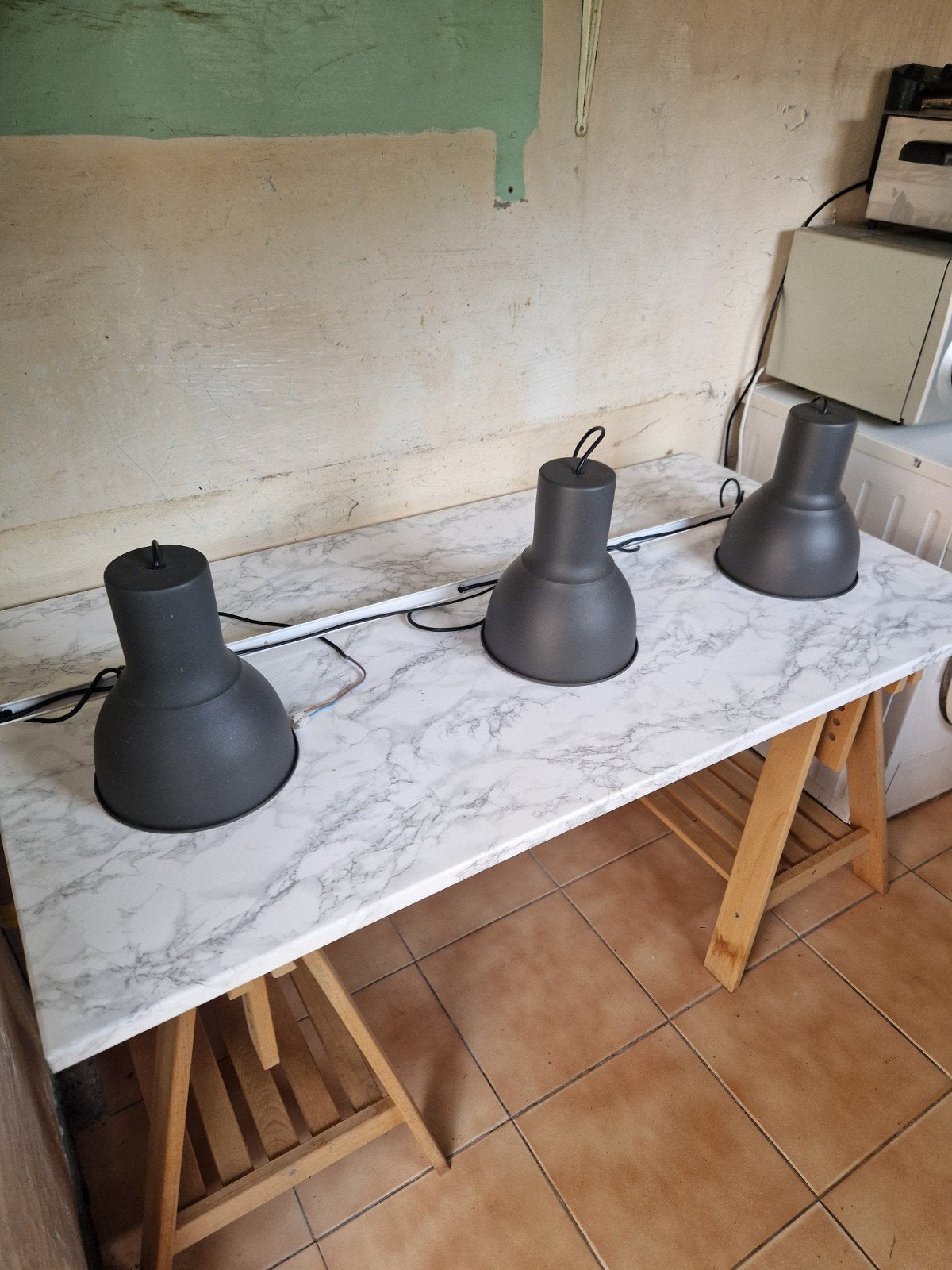 IKEA-hanglamp met 3 lampkappen (donkergrijs), Huis en Inrichting, Ophalen, Hanglamp