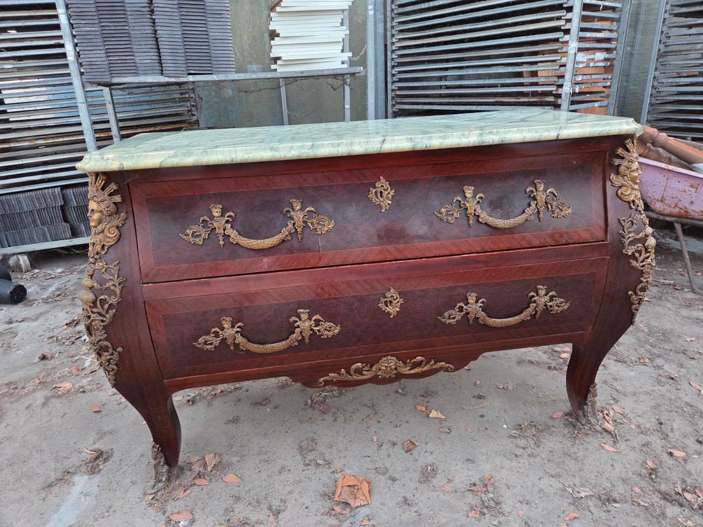 Antieke Franse Louis XV commode – mahonie, ormolu beslag & g, Ophalen
