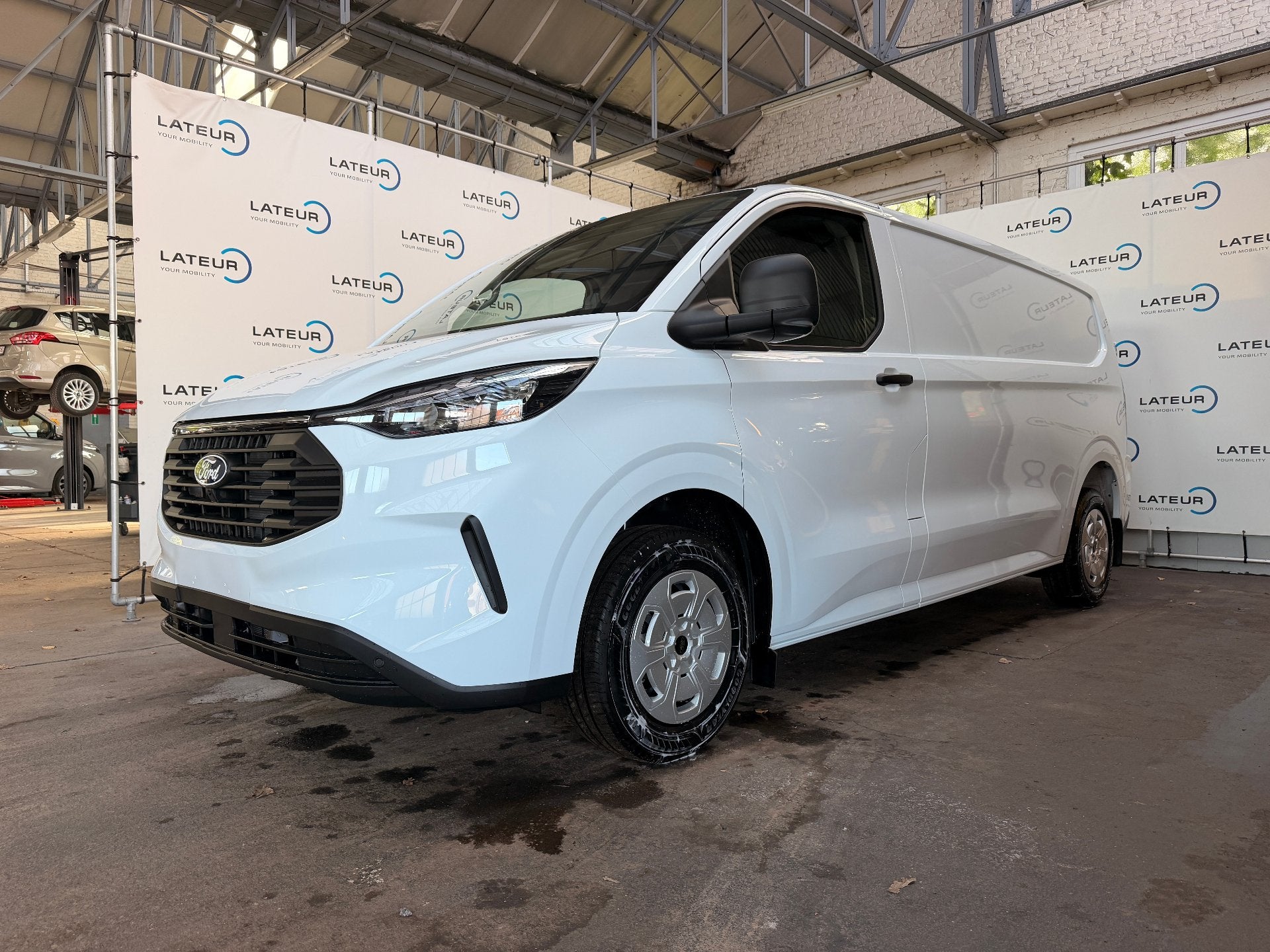 Ford Transit Custom 320L Trend 2.0 TD 136pk / 100Kw M6, Auto's, 100 kW, Stof, Gebruikt, Euro 6