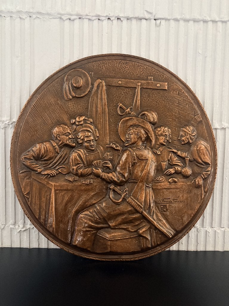 Grand plat mural en cuivre repoussé signé – (Ø 48 cm), Antiquités & Art, Enlèvement ou Envoi, Cuivre