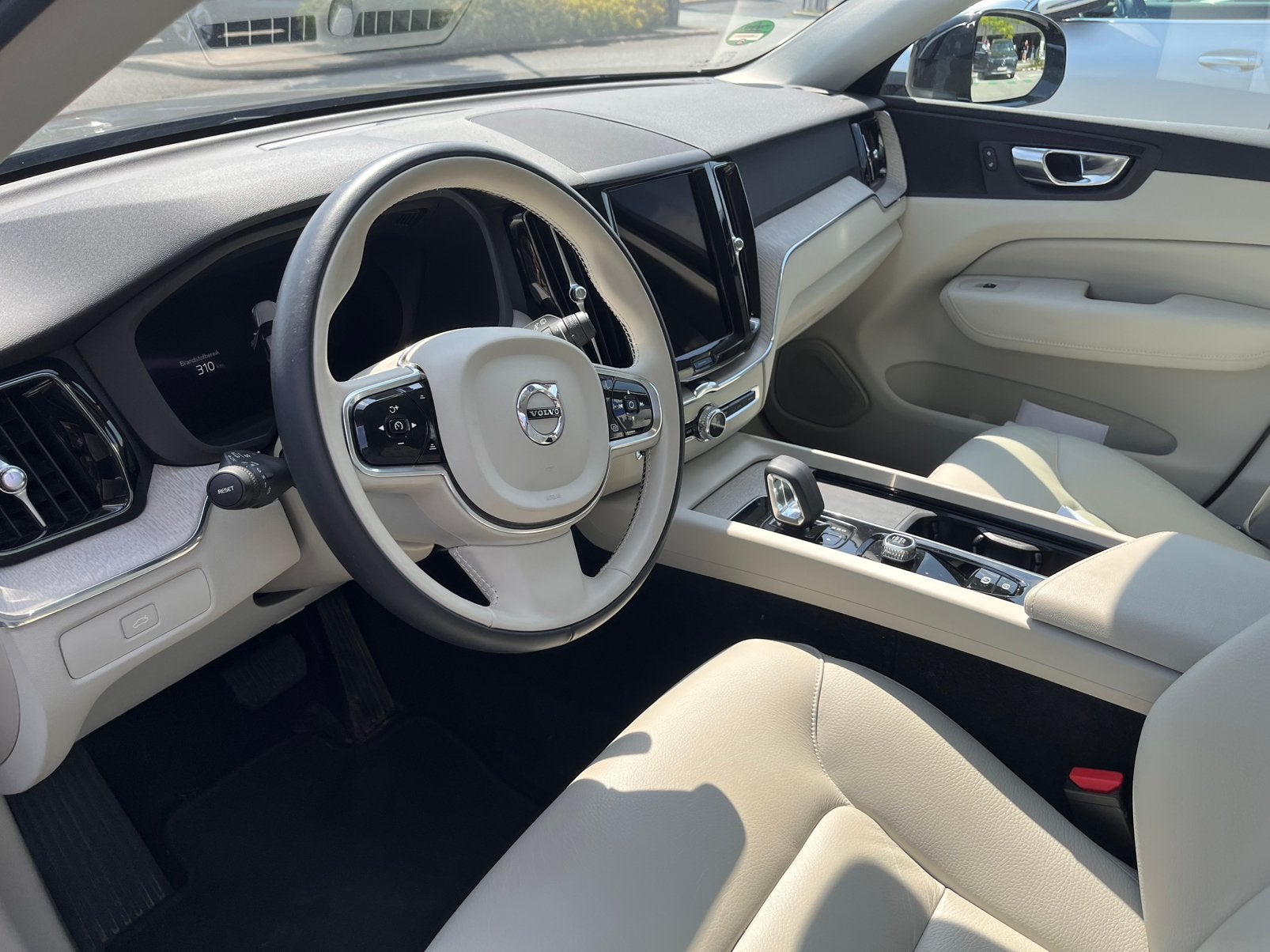 Prachtige Volvo XC60, Autos, Volvo, Cuir, Carnet d'entretien, Automatique, Particulier