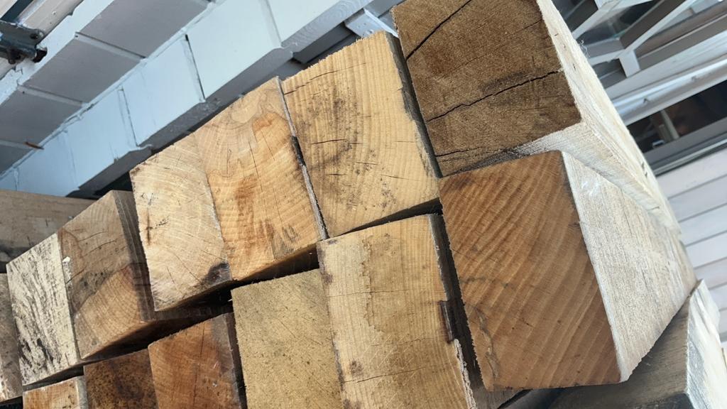 Kepers hard hout 1,5 m lengte 9 op 6, Enlèvement, Comme neuf