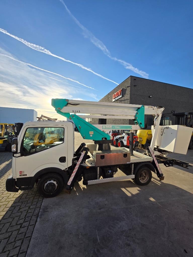 Nissan NT400, Articles professionnels, Machines & Construction | Grues & Excavatrices, Enlèvement, Plateforme élévatrice