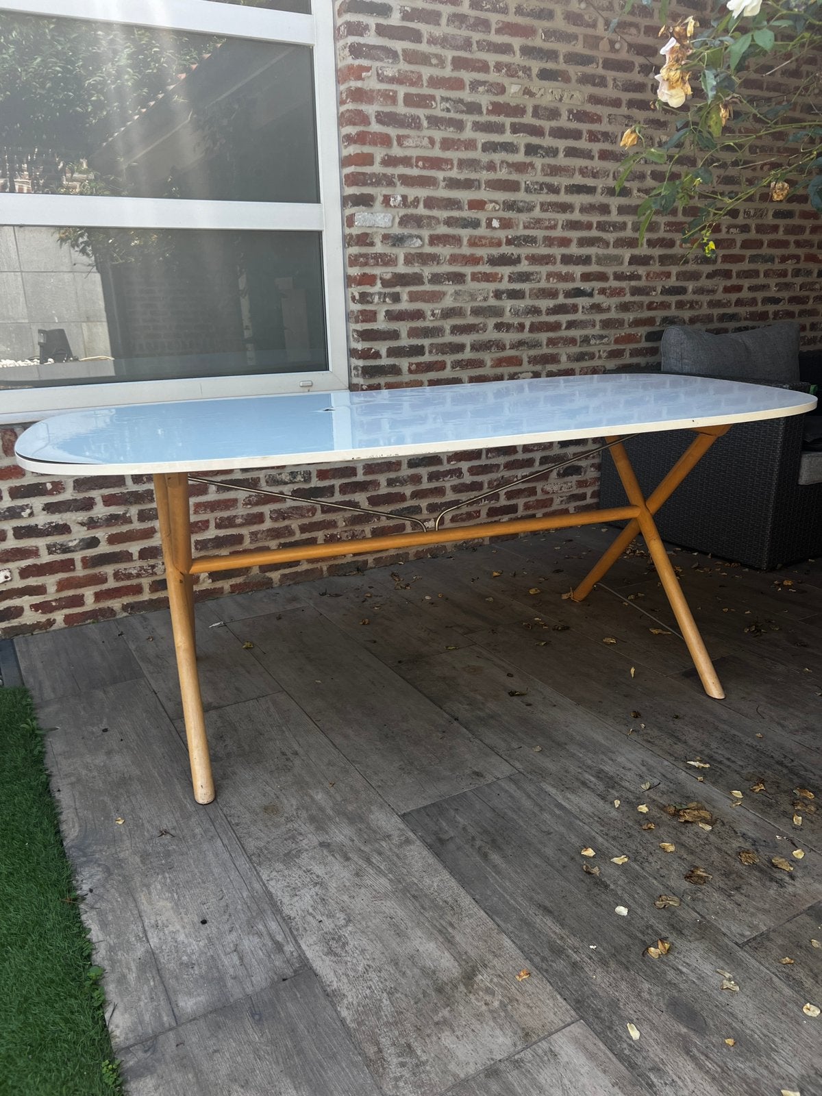 Table a donner, Enlèvement, Utilisé, Ovale