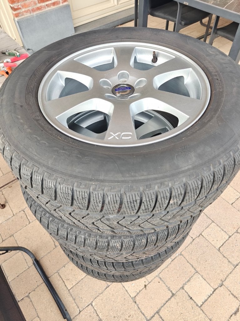 Volvo XC60 velgen en winterbanden, Auto-onderdelen, Ophalen, Gebruikt, Velg(en), 17 inch