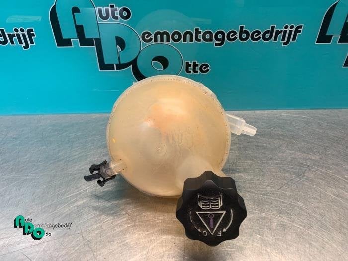Réservoir d'expansion d'un Peugeot 308 (308 08-), -, 3 mois de garantie, Utilisé, -