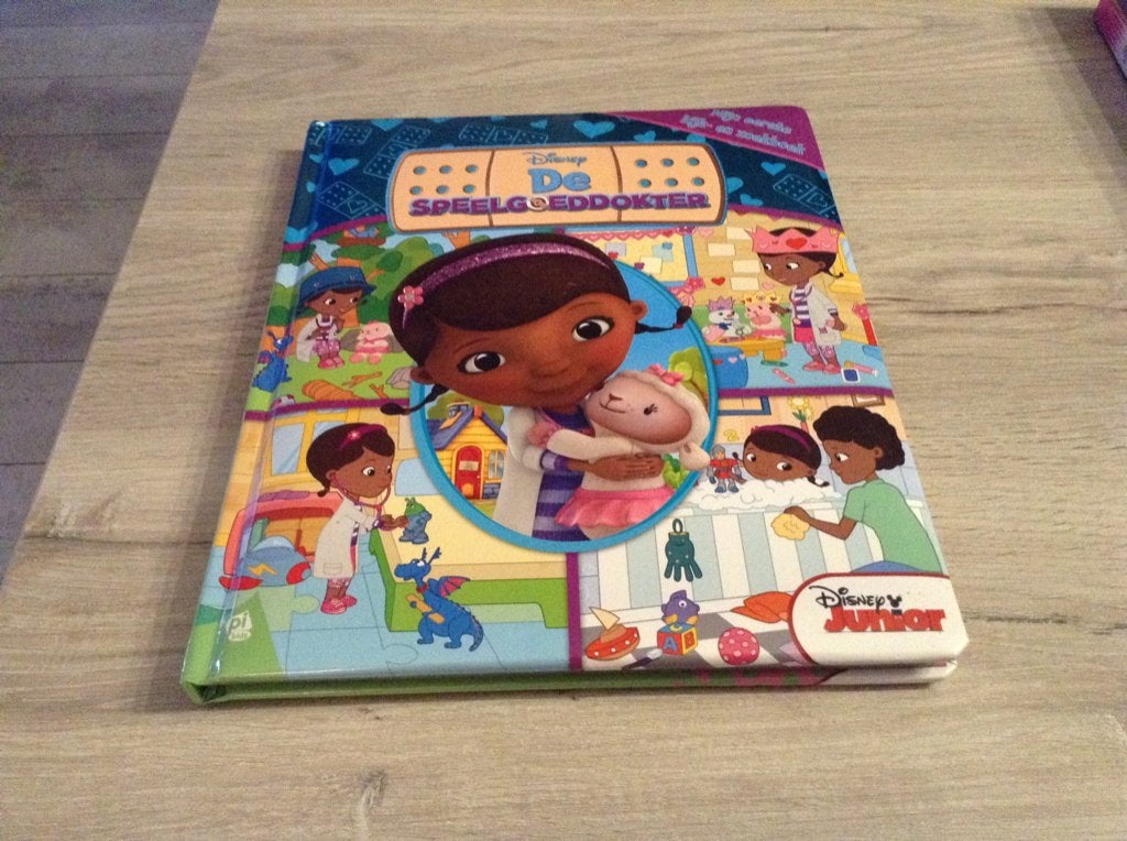 Disney junior de Speelgoeddokter kijk-en zoekboek, Ophalen of Verzenden, Zo goed als nieuw, 2 tot 3 jaar, Uitklap-, Voel- of Ontdekboek