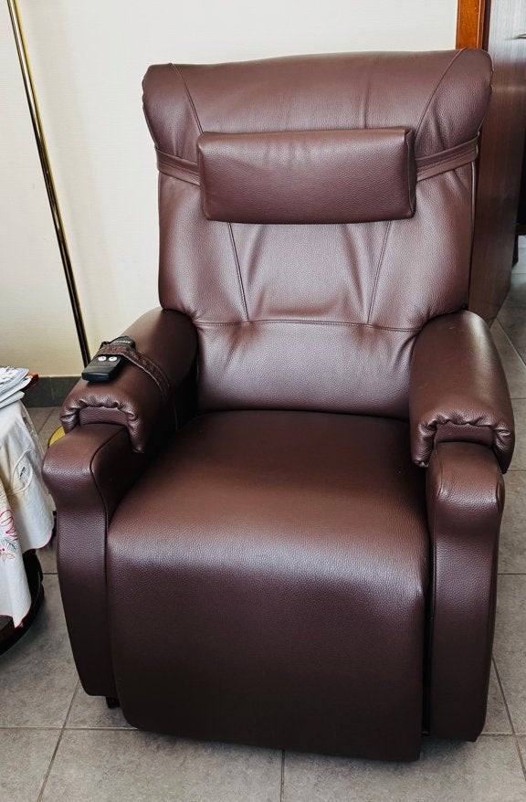 Elektrsche relaxzetel Revilax met liftfunctie, Huis en Inrichting, Fauteuils, Ophalen, 100 tot 125 cm, Leer, Zo goed als nieuw