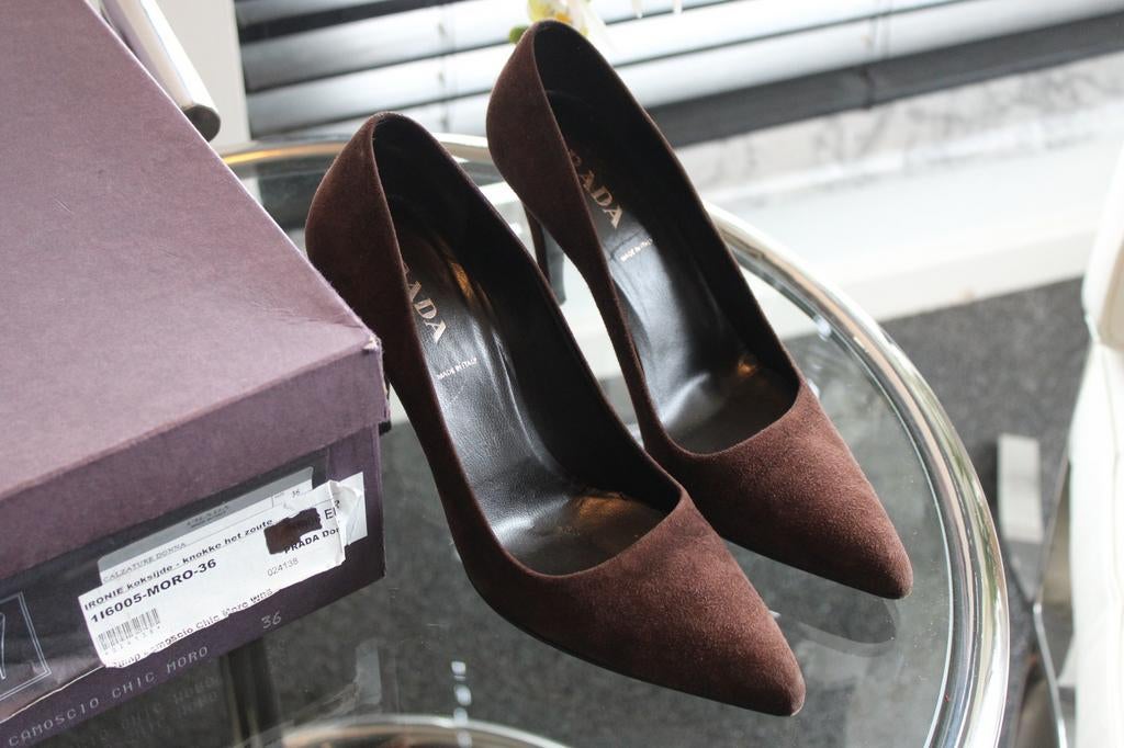 Prada Hakken Bruin Suede, Kleding | Dames, Schoenen, Ophalen of Verzenden, Zo goed als nieuw