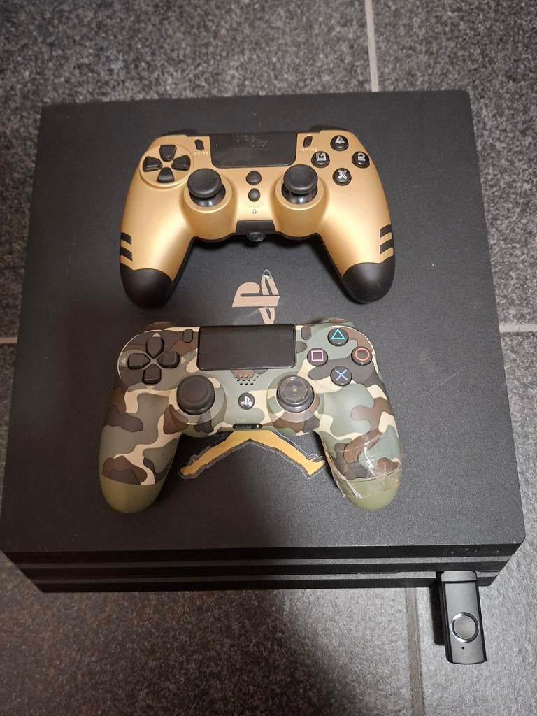Ps4 pro met 2 controllers en 13 games firmware 12.52, Ophalen, Met games, Met 2 controllers, Zo goed als nieuw