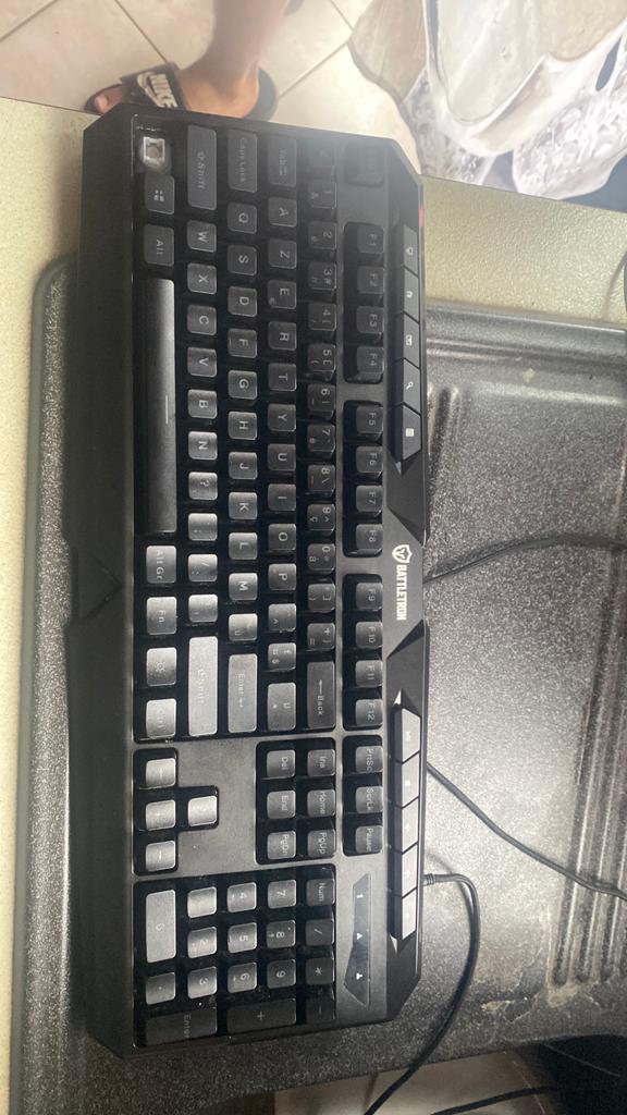 Battletron keyboard en muis, Computers en Software, Toetsenborden, Ophalen, Zo goed als nieuw