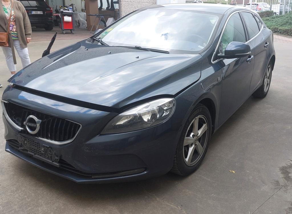 Volvo V40 Ocean Race D2 - 2.0 - 2016 - Ongeval, Autos, Volvo, Cuir, Achat, Euro 6, Boîte manuelle