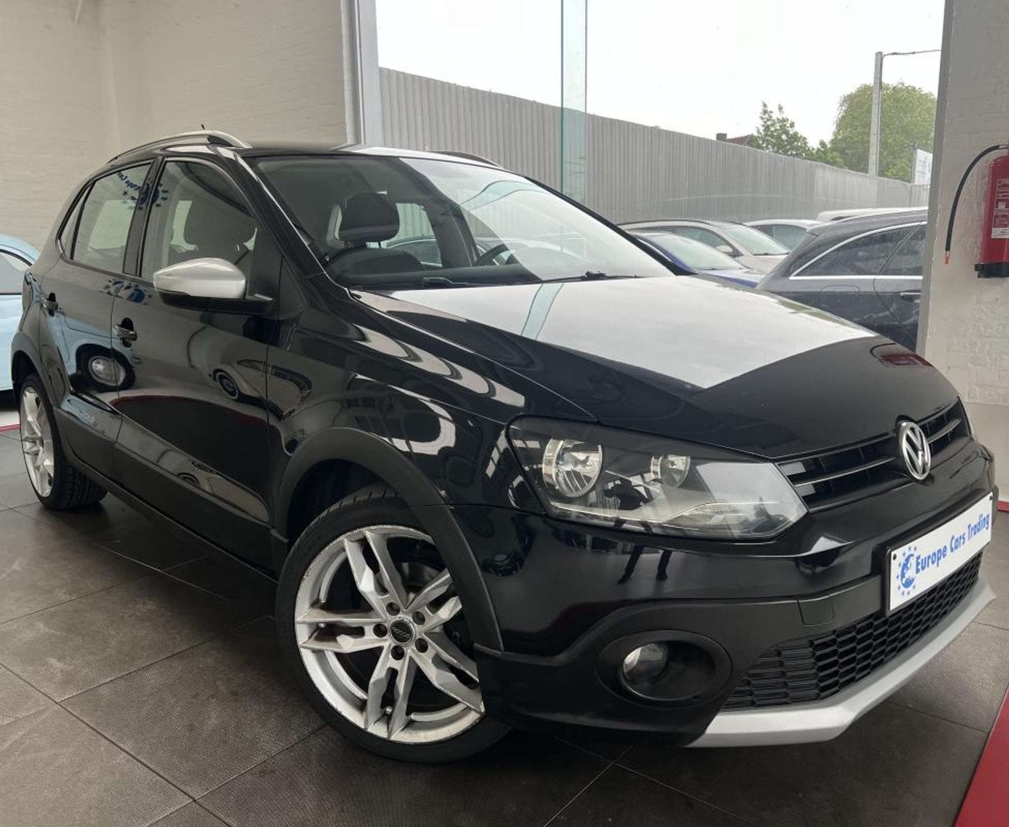 Volkswagen Polo CROSS 1.6 TDI 90CH DISTRIBUTION OK GAR 12M, Auto's, Stof, Gebruikt, Zwart, Zwart