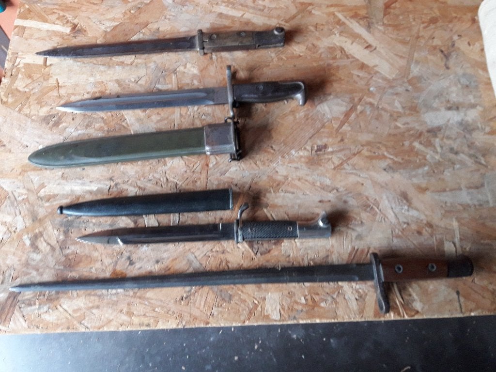 Baionnettes, Collections, Enlèvement