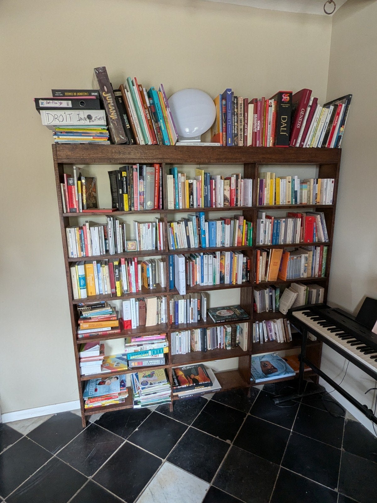 Bibliothèque en bois massif, Enlèvement