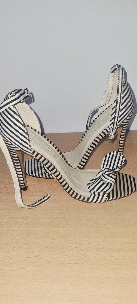 Chaussures femme, Comme neuf, Enlèvement, Blanc, Chaussures à haut talons