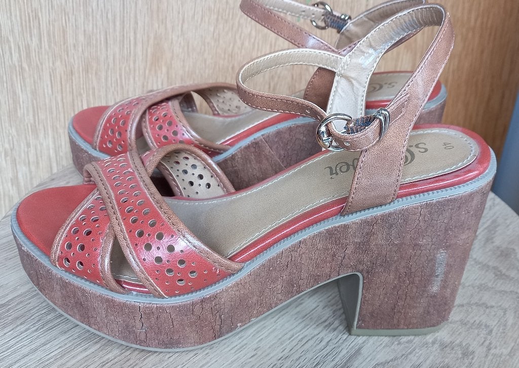 Rode open schoen met hak, kurk-look maat 40 merk S.Oliver, Schoenen met lage hakken, S. Oliver, Ophalen of Verzenden, Zo goed als nieuw