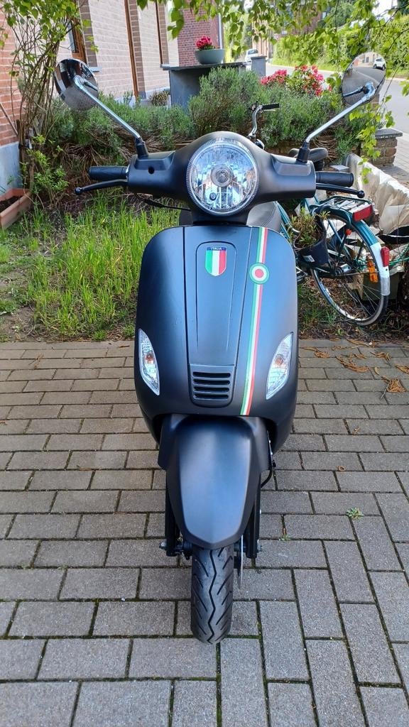 Scooter Neco 125cc, Fietsen en Brommers