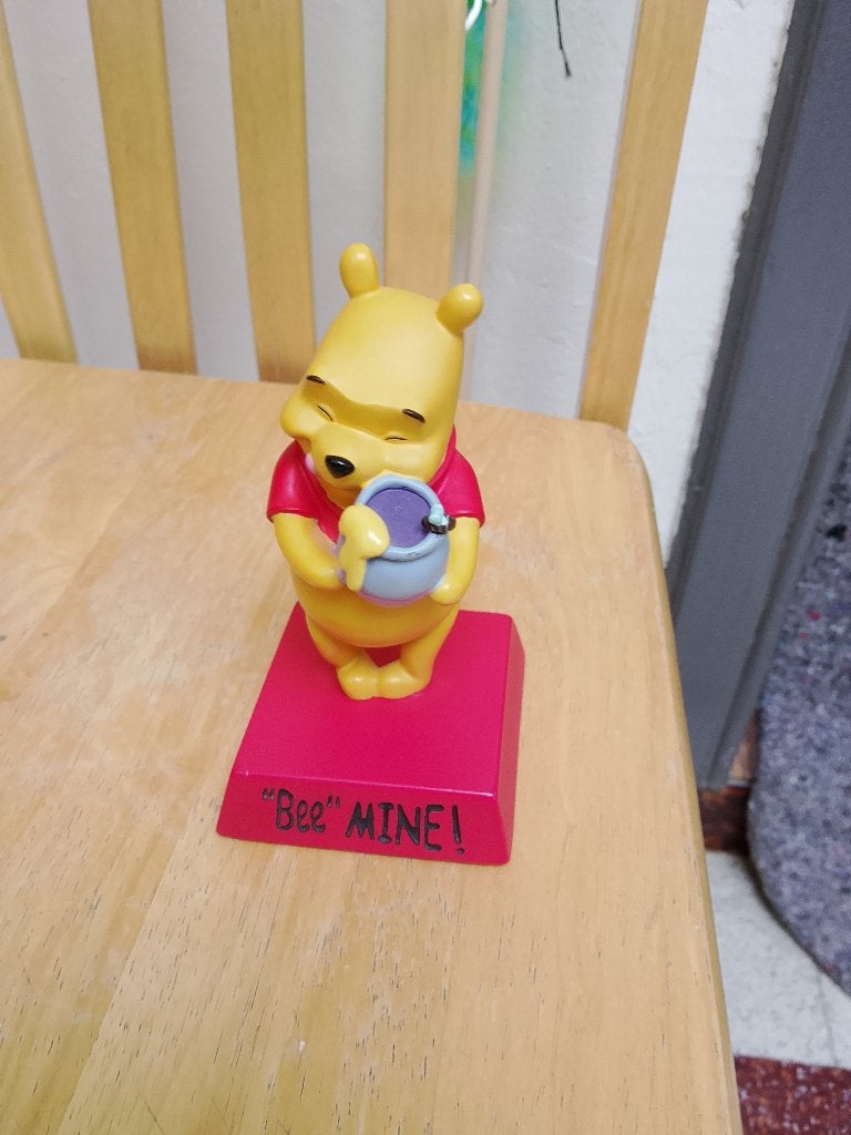 Disneyland-standbeeld van Winnie, Verzamelen, Ophalen of Verzenden, Winnie de Poeh of vrienden, Zo goed als nieuw, Beeldje of Figuurtje