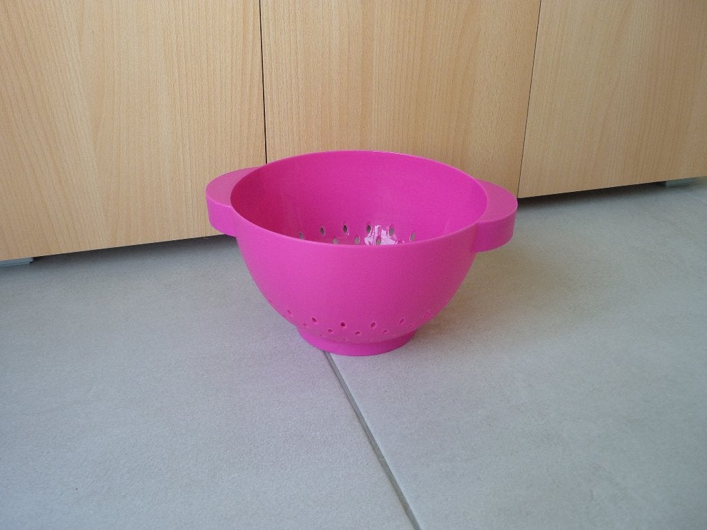 Fuchsia roze kunststof vergiet zeef, Huis en Inrichting, Keuken | Tupperware, Ophalen of Verzenden