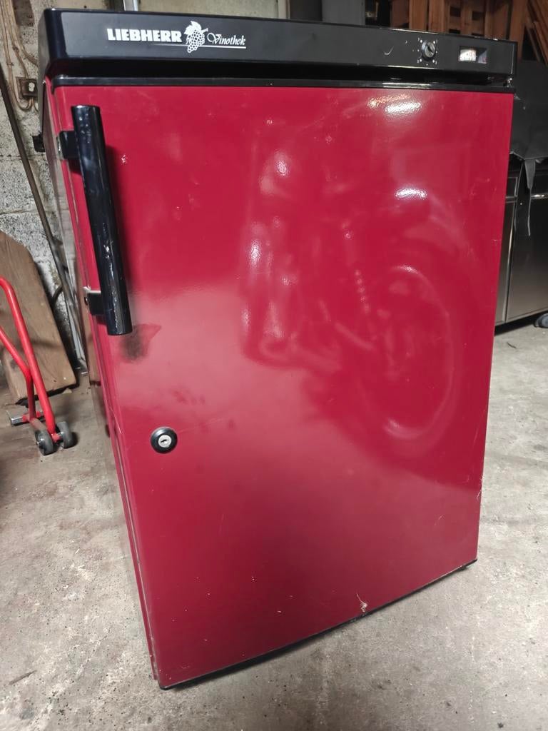 Wijnfrigo Liebherr Vinotek, Elektronische apparatuur, Ophalen