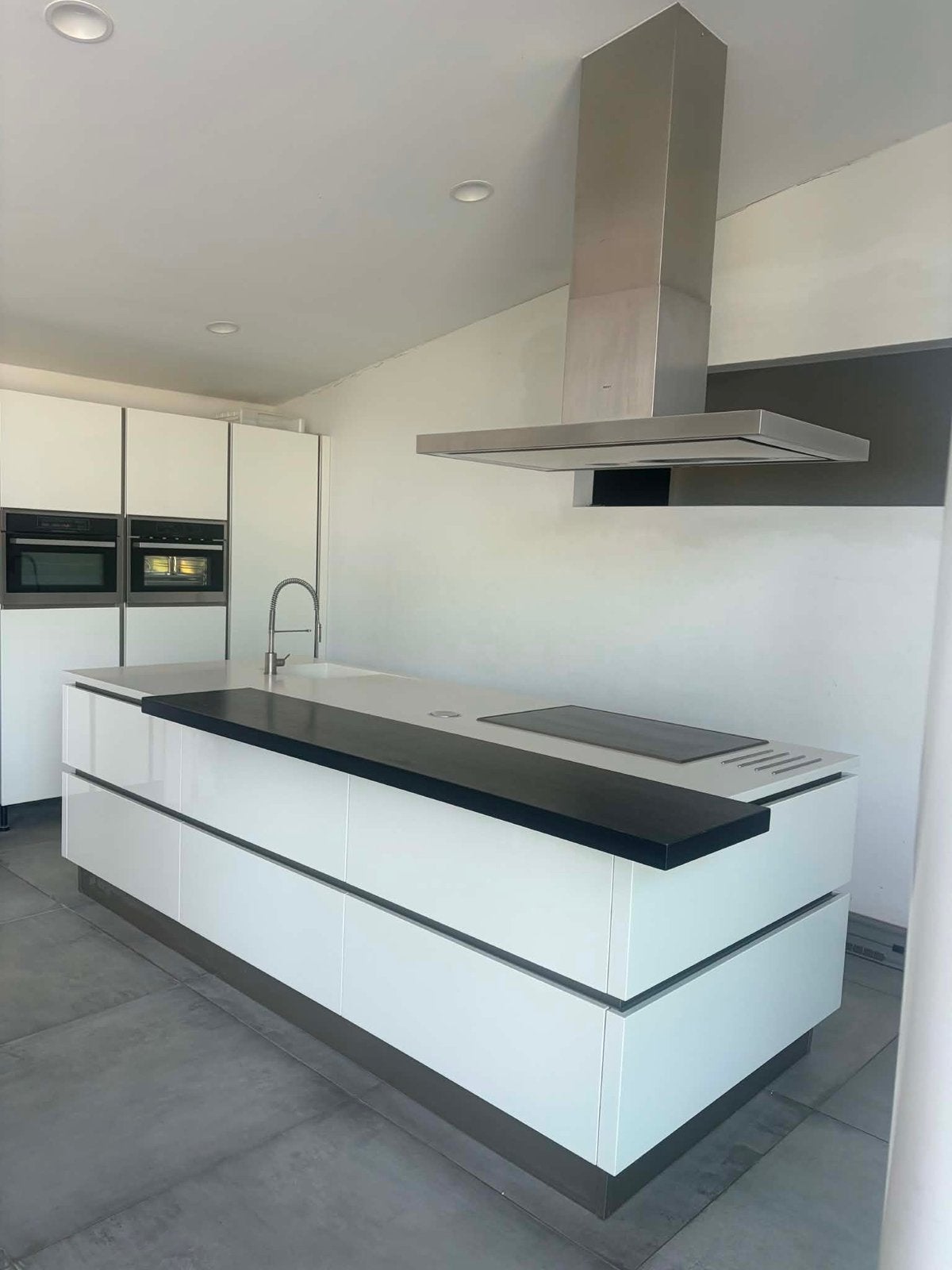 Hedendaagse keuken - 4000€, Huis en Inrichting, Ophalen, Wit, Overige typen, Zo goed als nieuw