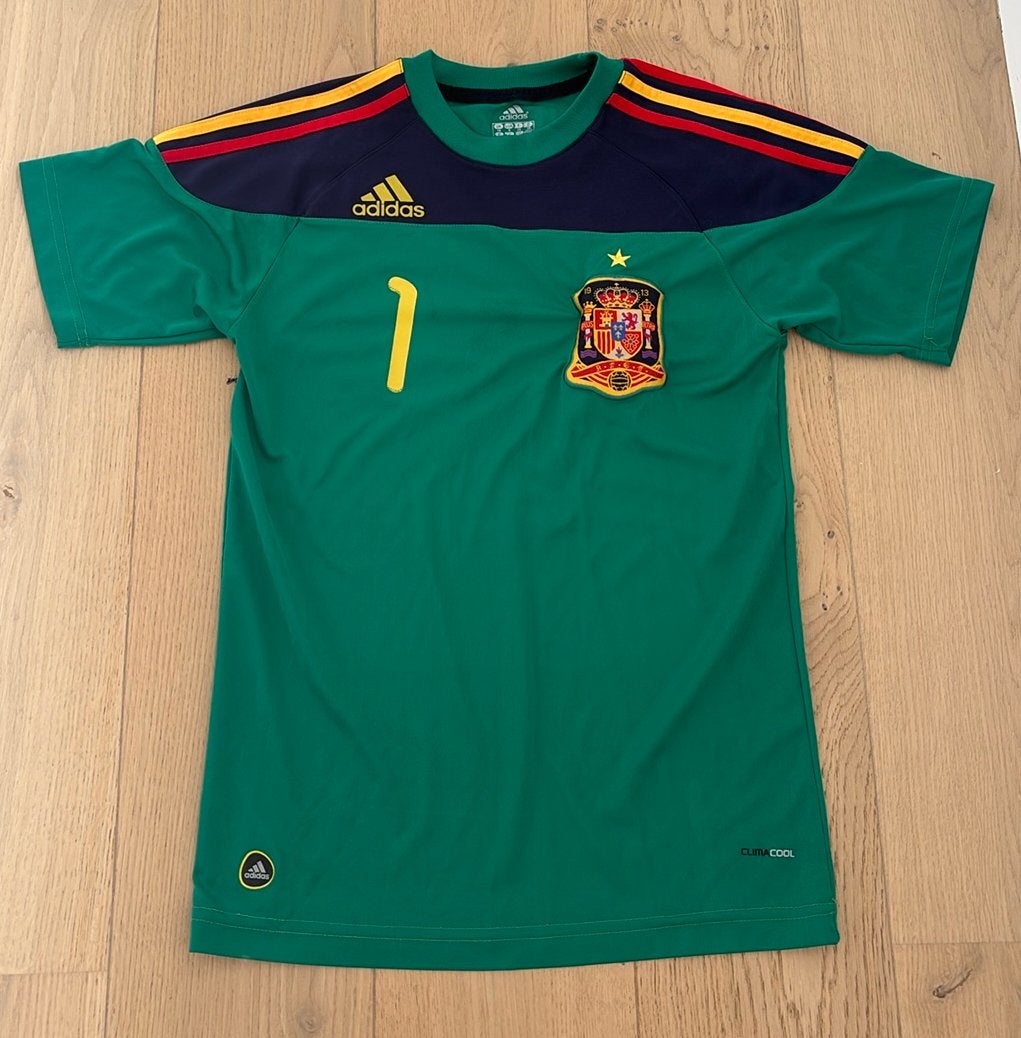 Adidas Spanje Iker Casillas keepervoetbalshirt maat S, Sport en Fitness, Voetbal, Ophalen of Verzenden, Gebruikt