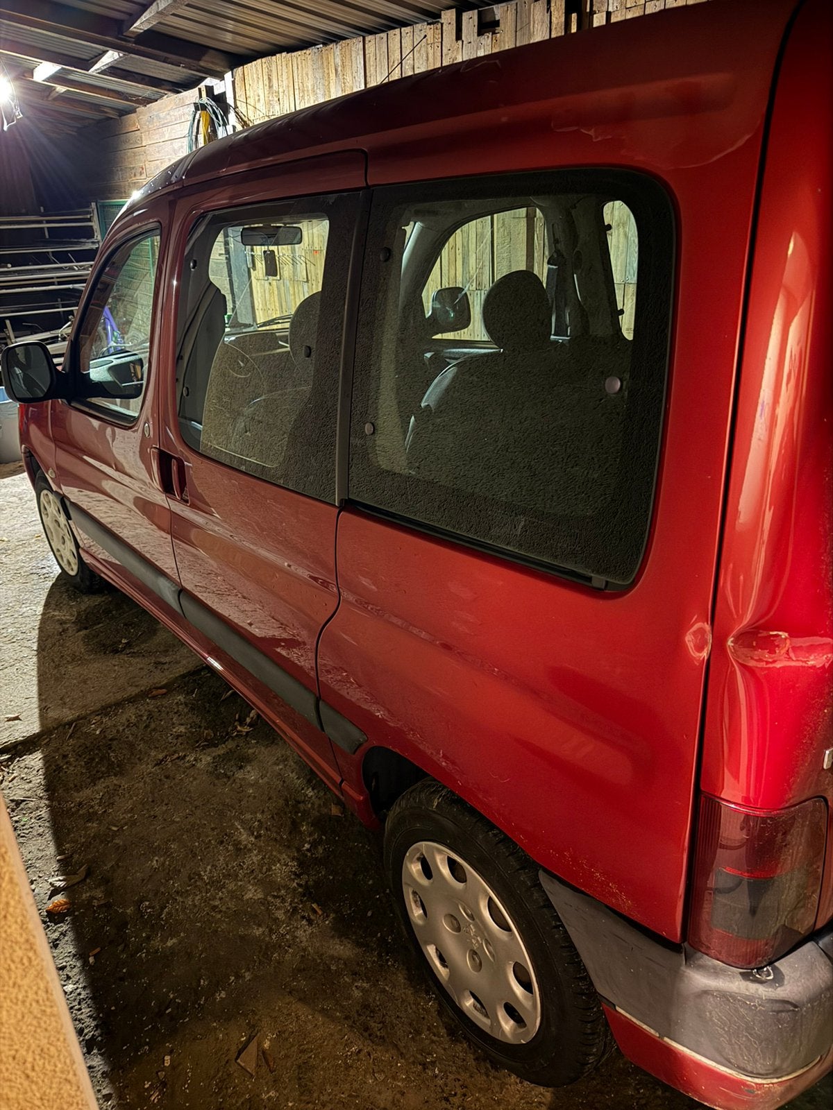 Peugeot partner 5 places CT OK prete a immatriculer, Autos, Rouge, Achat, Boîte manuelle, Noir